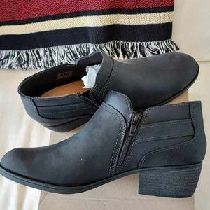 Clarks Charlten Grace Bootie/NWT